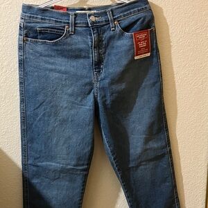 Levi's Women's Straight Leg Jeans in Medium Blue Denim